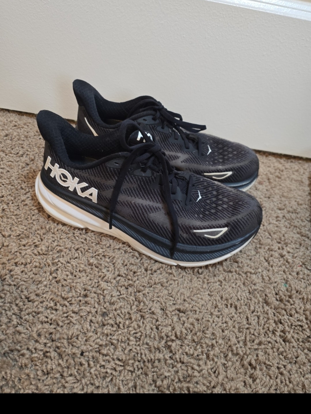 Hoka Clifton 9 blk/white 1127896 womens 8.5